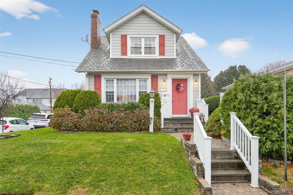 51 Park Avenue, New Hyde Park, NY 11040