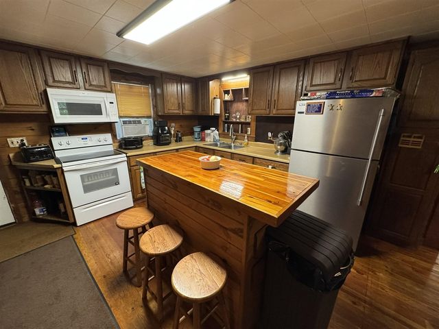 2762 W Southern Avenue, Baldwin, MI 49304