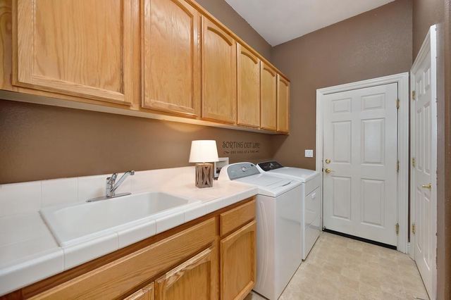 1685 Iroquois Rd, Rocklin, CA 95765