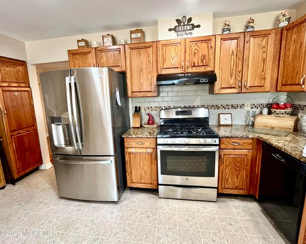 106 Chesterfield Lane, Toms River, NJ 08757