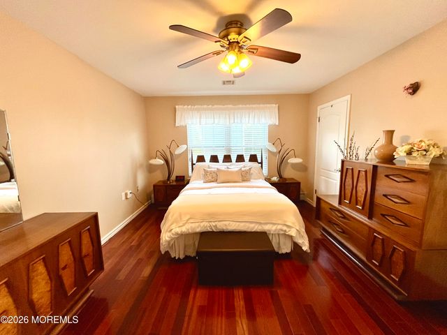 106 Chesterfield Lane, Toms River, NJ 08757