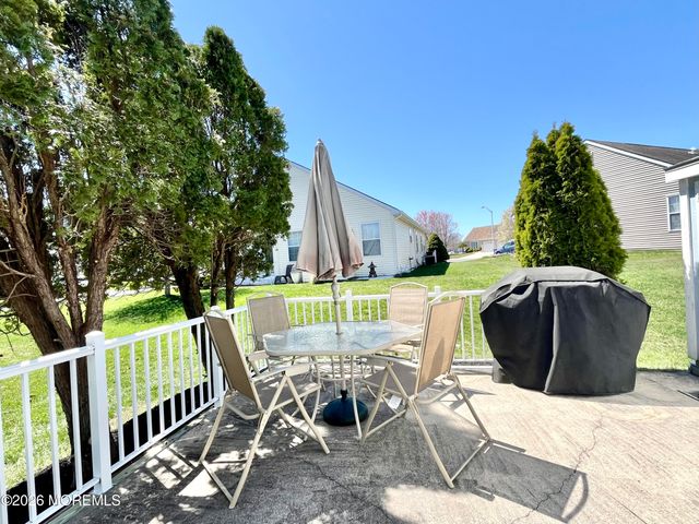 106 Chesterfield Lane, Toms River, NJ 08757