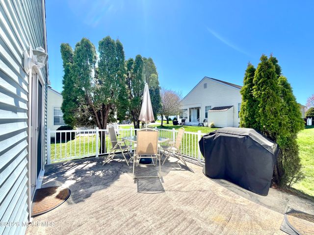 106 Chesterfield Lane, Toms River, NJ 08757