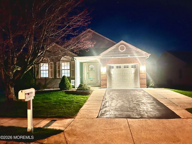 106 Chesterfield Lane, Toms River, NJ 08757