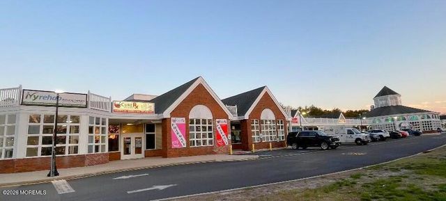 106 Chesterfield Lane, Toms River, NJ 08757