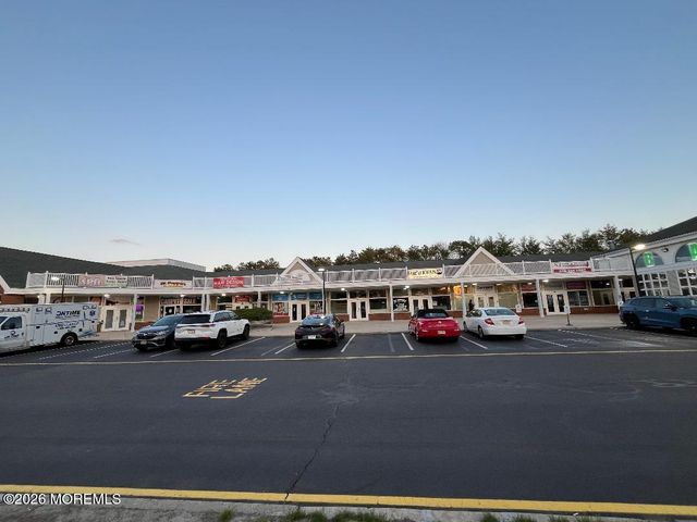 106 Chesterfield Lane, Toms River, NJ 08757