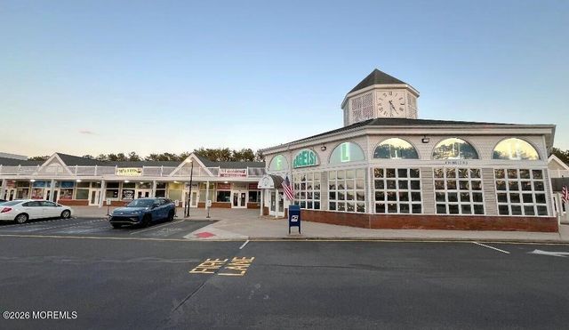 106 Chesterfield Lane, Toms River, NJ 08757