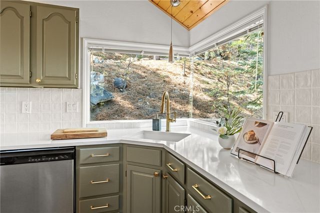 274 N Fairway, Lake Arrowhead, CA 92352