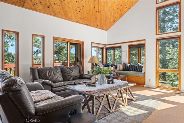 274 N Fairway, Lake Arrowhead, CA 92352