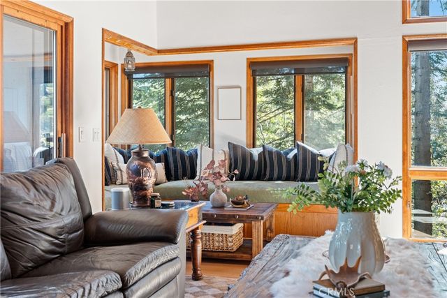 274 N Fairway, Lake Arrowhead, CA 92352