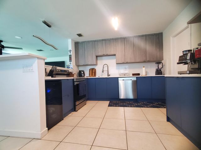 558 SE 27th Terrace 558, Boynton Beach, FL 33435