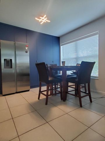 558 SE 27th Terrace 558, Boynton Beach, FL 33435