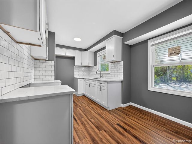 20553 Hamburg Street, Detroit, MI 48205