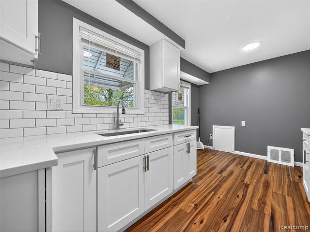 20553 Hamburg Street, Detroit, MI 48205
