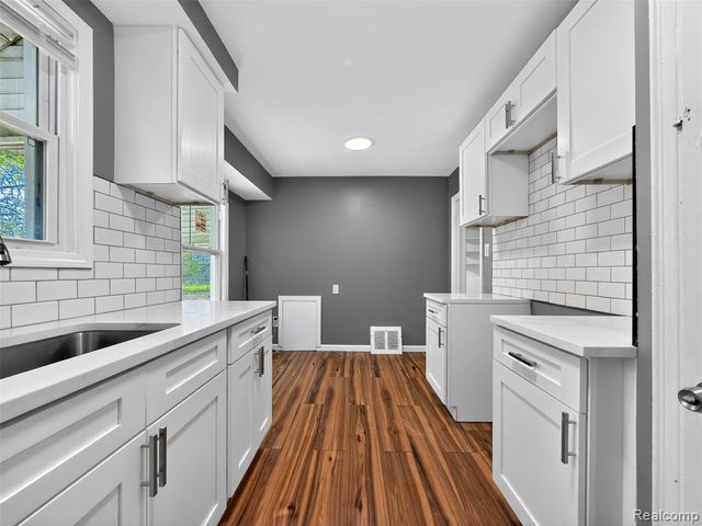20553 Hamburg Street, Detroit, MI 48205