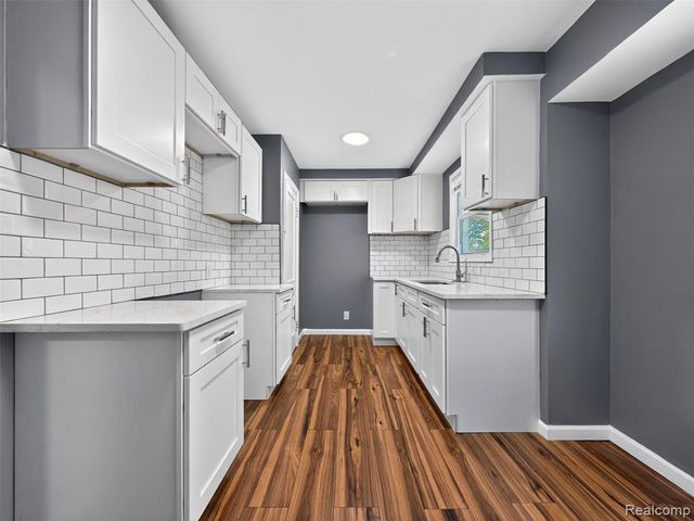 20553 Hamburg Street, Detroit, MI 48205