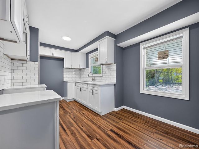 20553 Hamburg Street, Detroit, MI 48205