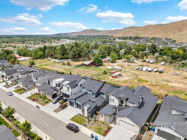 7060 E La Cuesta Street, Boise, ID 83716