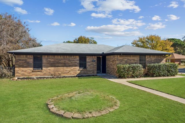 520 Palo Duro Drive, Joshua, TX 76058