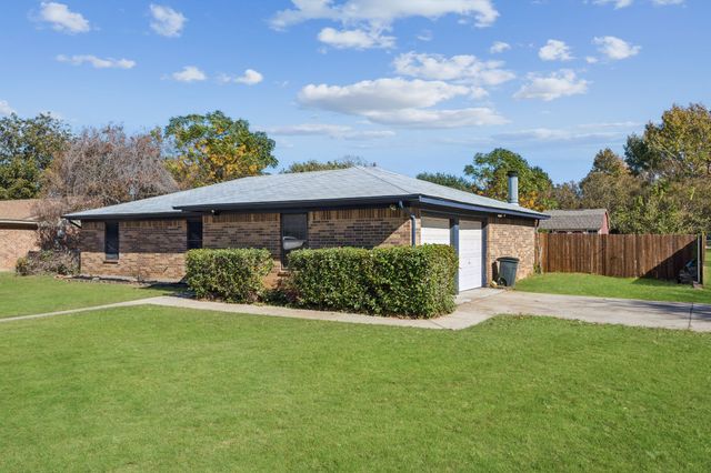 520 Palo Duro Drive, Joshua, TX 76058