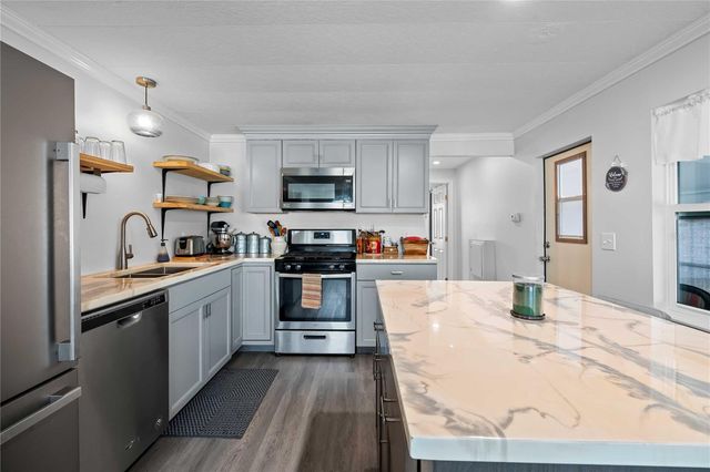 37240 BEVERLY AVENUE, Zephyrhills, FL 33542