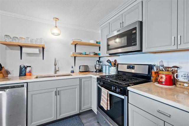 37240 BEVERLY AVENUE, Zephyrhills, FL 33542