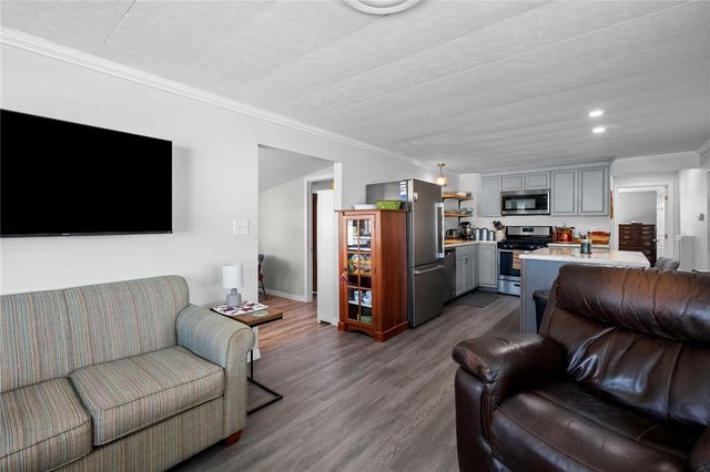 37240 BEVERLY AVENUE, Zephyrhills, FL 33542