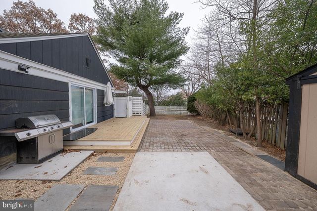 1022 CLOVER HILL RD, Wynnewood, PA 19096