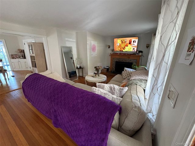 45 Central Parkway, Huntington, NY 11743