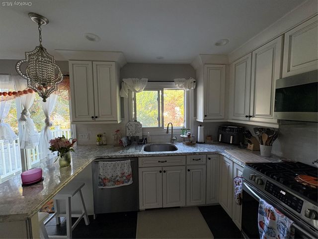 45 Central Parkway, Huntington, NY 11743