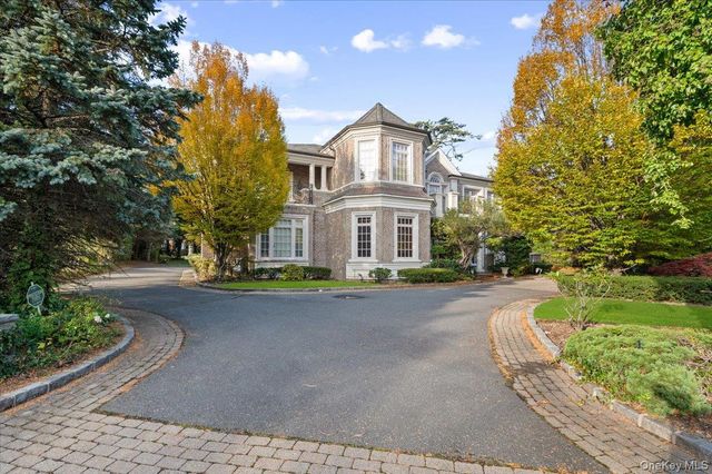 24 Beechwood Drive, Lawrence, NY 11559