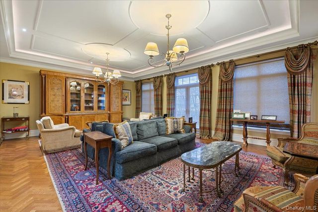 24 Beechwood Drive, Lawrence, NY 11559