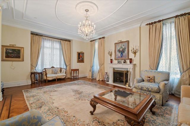 24 Beechwood Drive, Lawrence, NY 11559