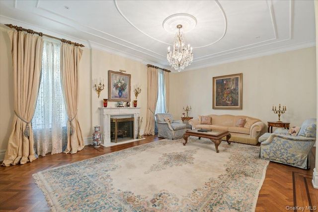 24 Beechwood Drive, Lawrence, NY 11559