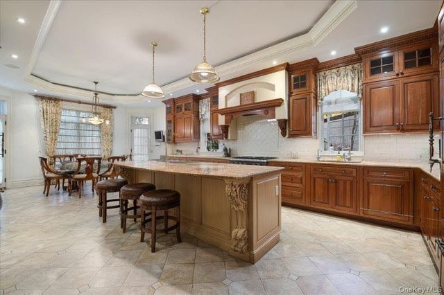 24 Beechwood Drive, Lawrence, NY 11559