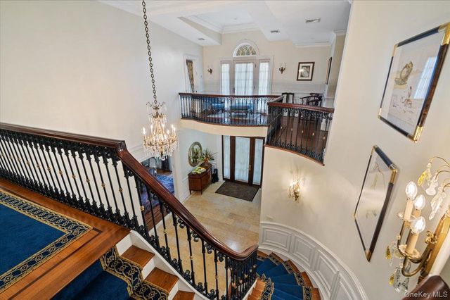 24 Beechwood Drive, Lawrence, NY 11559