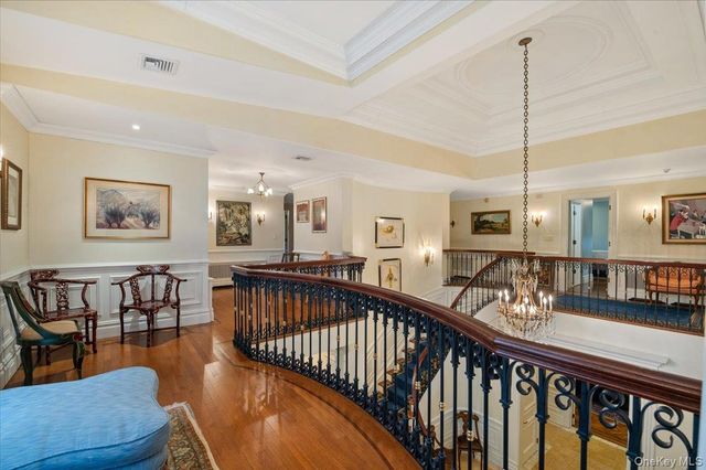 24 Beechwood Drive, Lawrence, NY 11559