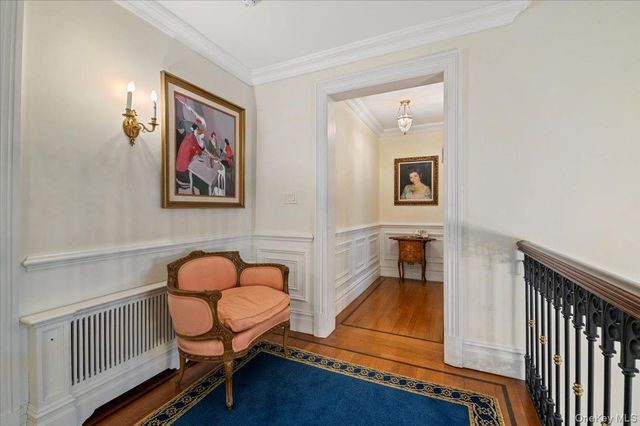 24 Beechwood Drive, Lawrence, NY 11559