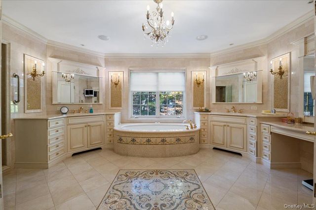 24 Beechwood Drive, Lawrence, NY 11559