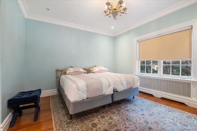 24 Beechwood Drive, Lawrence, NY 11559