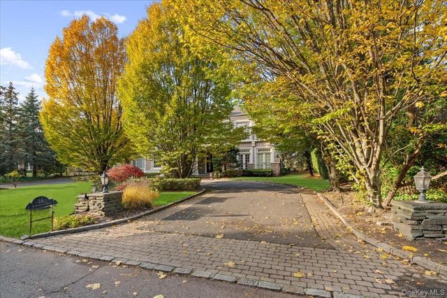 24 Beechwood Drive, Lawrence, NY 11559