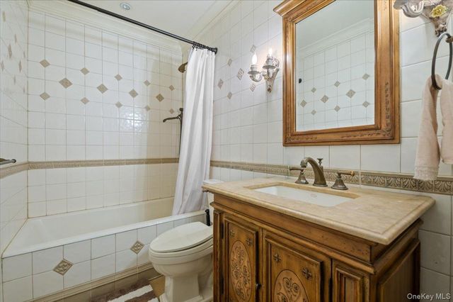 24 Beechwood Drive, Lawrence, NY 11559