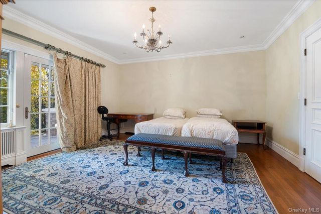 24 Beechwood Drive, Lawrence, NY 11559