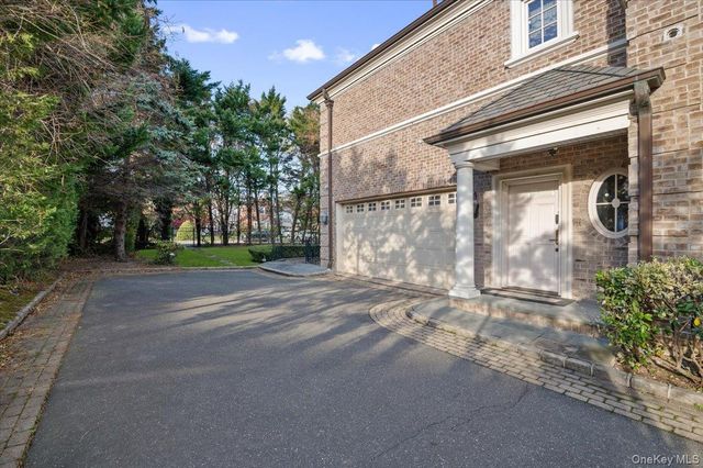 24 Beechwood Drive, Lawrence, NY 11559