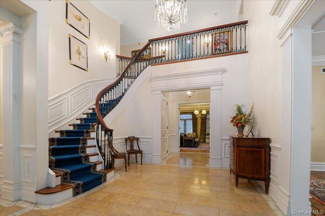 24 Beechwood Drive, Lawrence, NY 11559