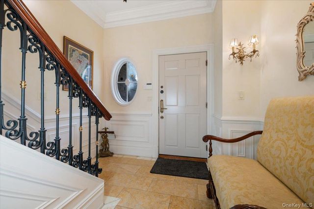 24 Beechwood Drive, Lawrence, NY 11559