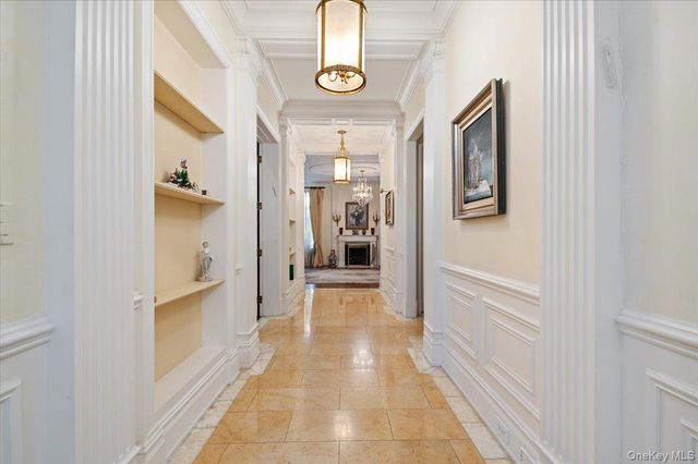 24 Beechwood Drive, Lawrence, NY 11559