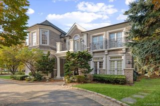 24 Beechwood Drive, Lawrence, NY 11559