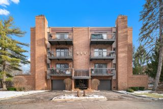 10 Trafalgar Square 403, Lincolnshire, IL 60069