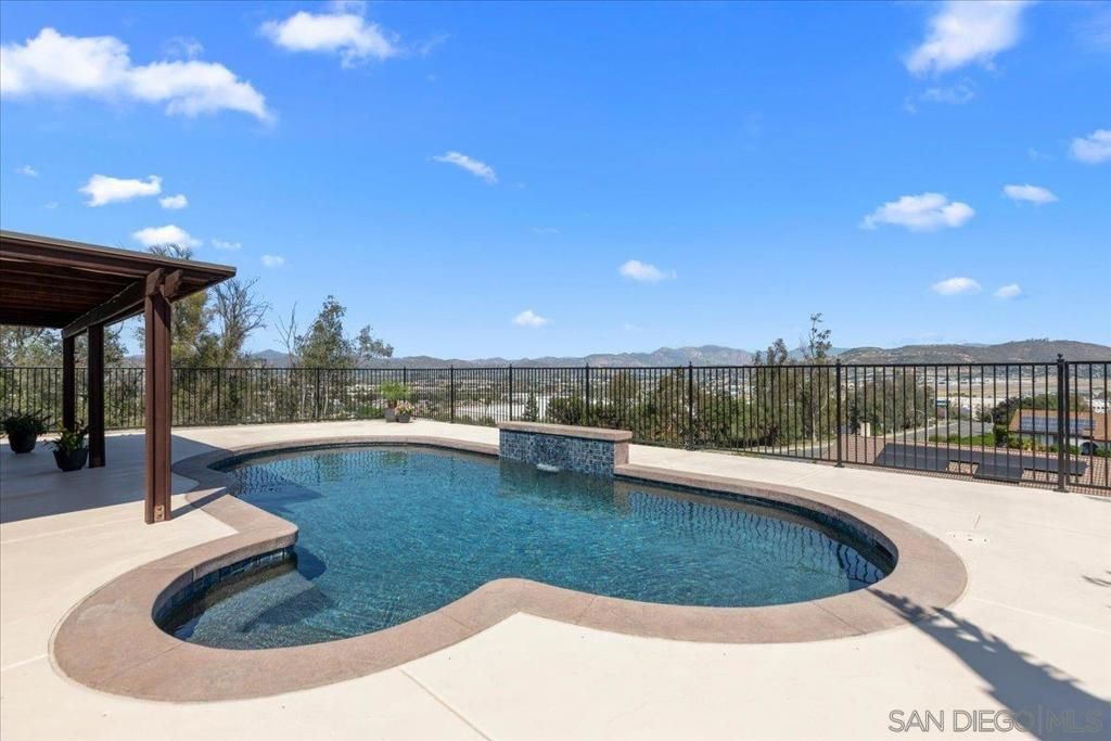 Image 38 of property listing at 2185 Estela, El Cajon, CA 92020